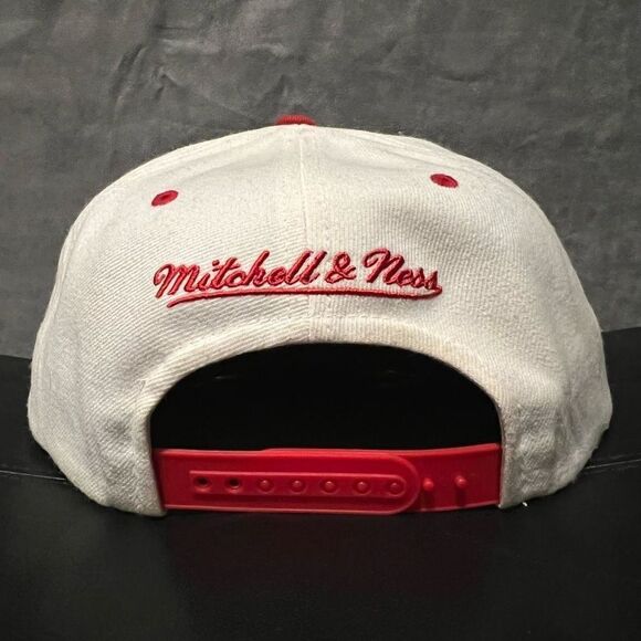MITCHELL & NESS Miami Heat Classic Arch Logo Adjustable SnapBack Hat / One Size - Picture 2 of 7